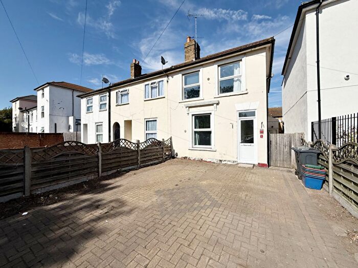 4 Bedroom End Of Terrace House To Rent In Roseheath Road, Hounslow, TW4