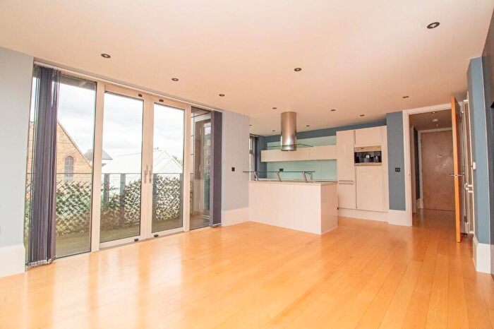 2 Bedroom Flat To Rent In Lower Queens Road, Buckhurst Hill, IG9
