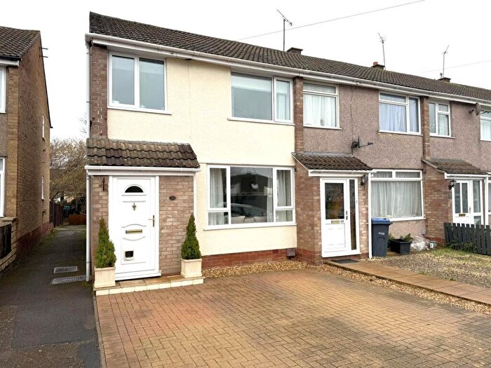 3 Bedroom End Of Terrace House For Sale In Stonelea Close, Chippenham, SN14