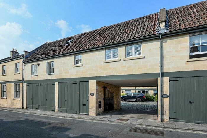 4 Bedroom Mews To Rent In Circus Mews, Bath, BA1