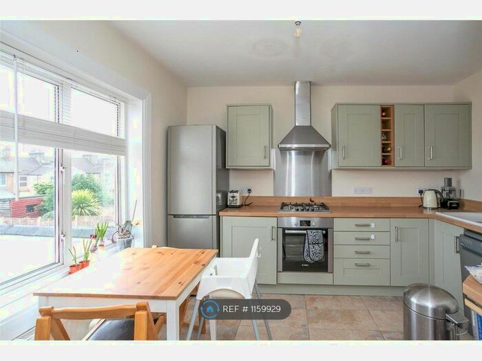 2 Bedroom Flat To Rent In Sotheron Road, Watford, WD17