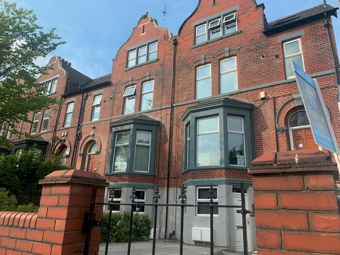 2 Bedroom Flat To Rent In St. Michaels Grove, Leeds, West Yorkshire, LS6