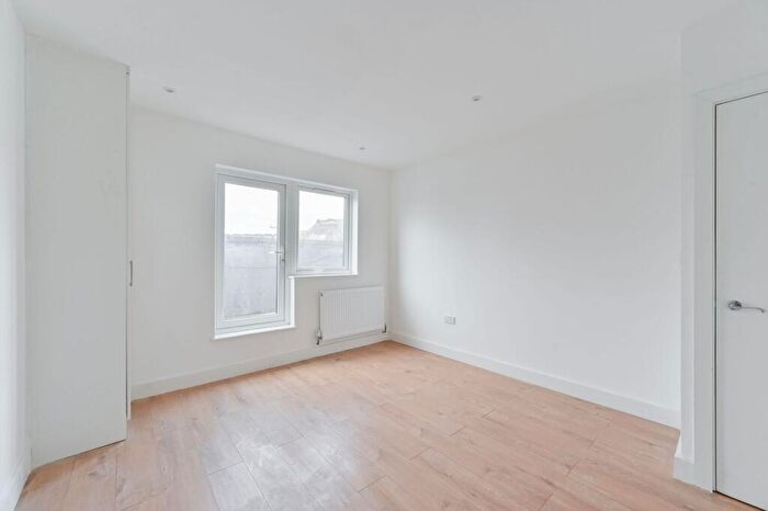 1 Bedroom Flat To Rent In Rushey Green, Catford, London, SE6
