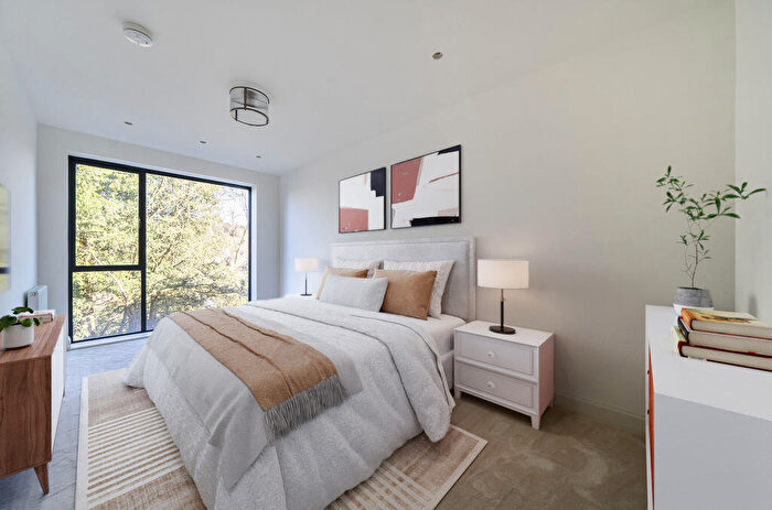 4 Bedroom Semi Detached House For Sale In Hartley Old Road, Purley, CR8