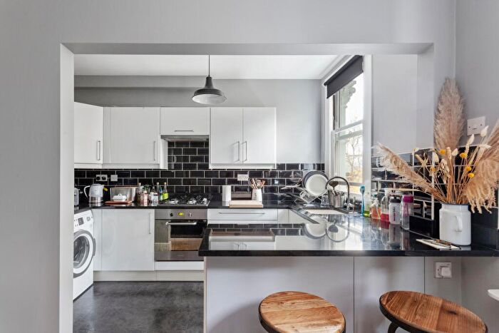 2 Bedroom Flat To Rent In Becondale Road, SE19