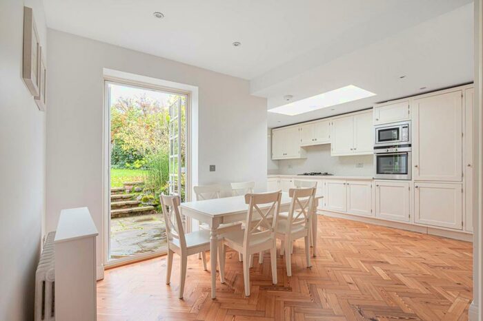 4 Bedroom House To Rent In Hill Rise, Hampstead Garden Suburb, London, NW11