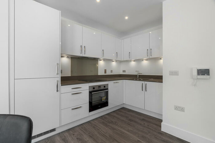 2 Bedroom Apartment To Rent In Fortunes Dock, Canning Town London, E16