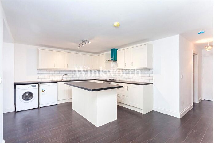 2 Bedroom Apartment To Rent In Hamilton Road, London, NW11