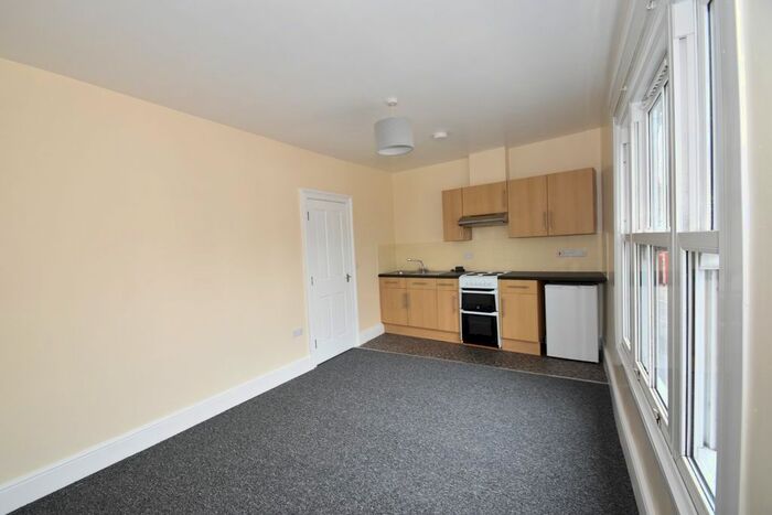 1 Bedroom Flat To Rent In Station Road, Tiverton, Devon, EX16