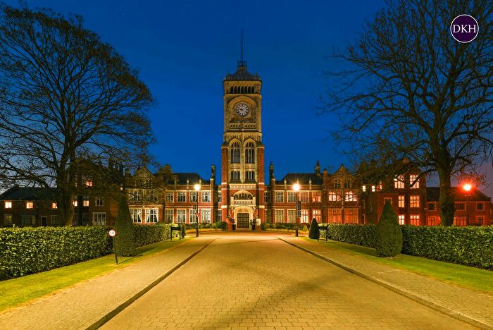 3 Bedroom Flat For Sale In Lancaster House, Royal Connaught Park, Bushey, Hertfordshire, WD23