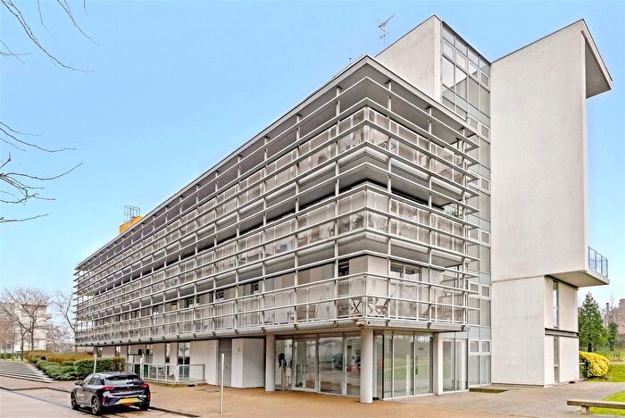 2 Bedroom Flat To Rent In Fyfe House, New River Village, Hornsey, N8