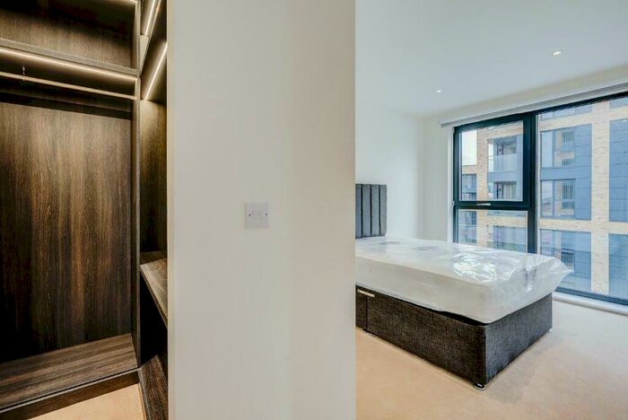3 Bedroom Flat To Rent In Grafton Quarter, Croydon, CR0