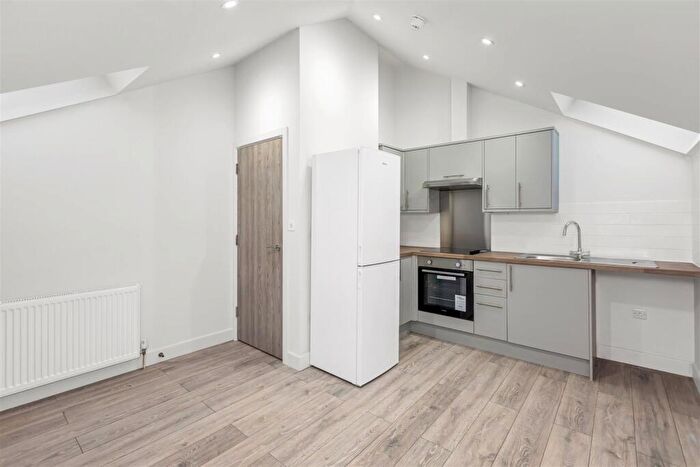 4 Bedroom Apartment To Rent In Barking Road, London, London, E13