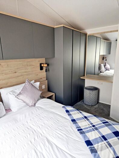 2 Bedroom Caravan For Sale In Seaside Rd, Hull, HU11