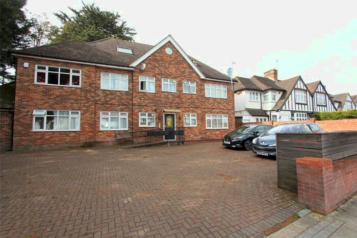 2 Bedroom Flat To Rent In Edgwarebury Lane, Edgware, HA8