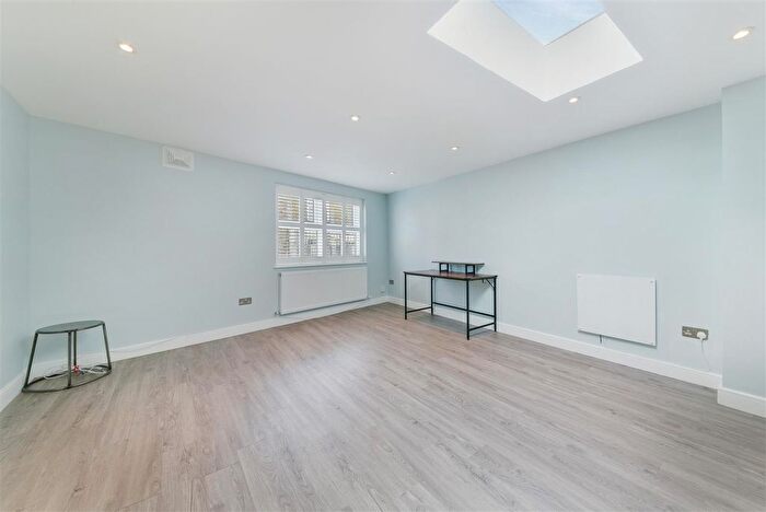 1 Bedroom Flat For Sale In Deburgh Road, Wimbledon, London, SW19