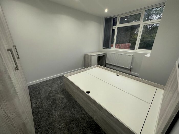 3 Bedroom Maisonette To Rent In Grange Close, Hayes, Greater London, UB3
