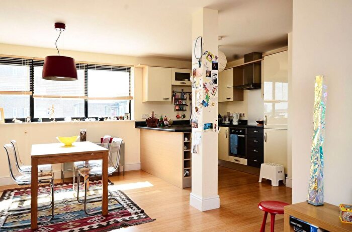 2 Bedroom Flat For Sale In Digby Street, Bethnal Green, London, E2