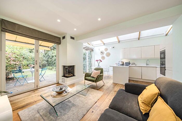 2 Bedroom Flat For Sale In Tavistock Road, Notting Hill, W11