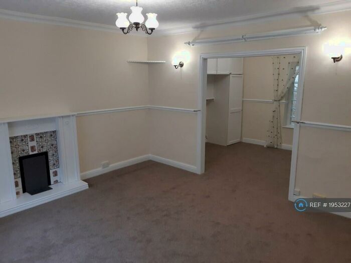 2 Bedroom Flat To Rent In Chapel Street, Abergele, LL22