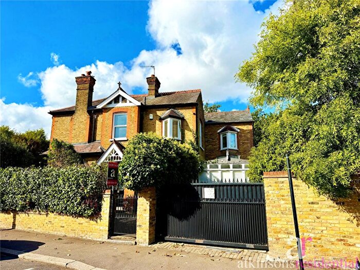 4 Bedroom Detached House For Sale In Hoppers Road, London, N21