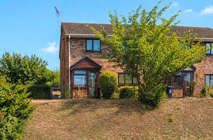 3 Bedroom Detached House For Sale In The Hollies, Tring, HP23