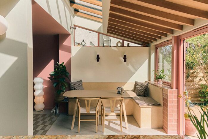 4 Bedroom Semi Detached House To Rent In Woodstock Road, London, E17