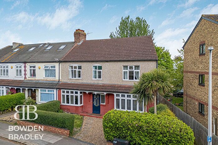 5 Bedroom Semi-Detached House For Sale In Grove Road, Chadwell Heath, RM6