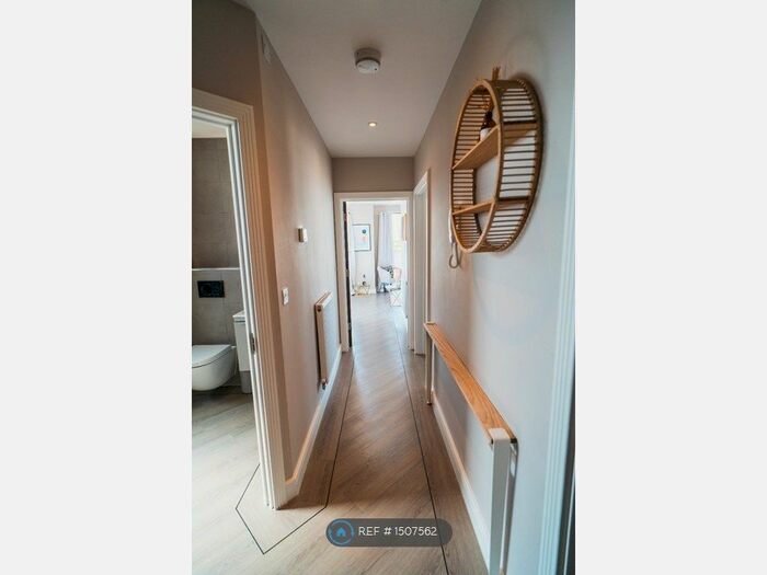 2 Bedroom Flat To Rent In West Quay Road, Poole, BH15