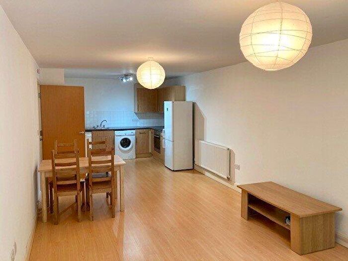 1 Bedroom Apartment To Rent In Grovehill Road, Redhill, RH1