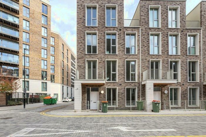 4 Bedroom End Of Terrace House To Rent In Nautical Drive, London, E16