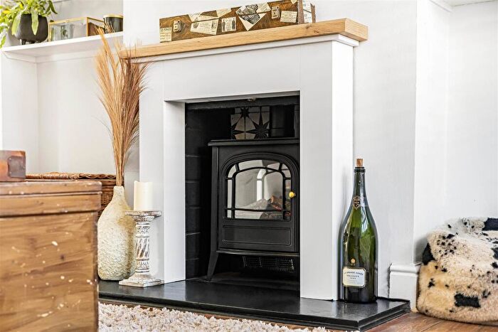 2 Bedroom End Of Terrace House For Sale In York Road, Henley-On-Thames, RG9