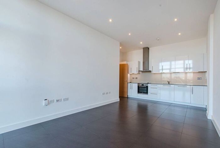 2 Bedroom Flat To Rent In Powis Street, Woolwich, London, SE18