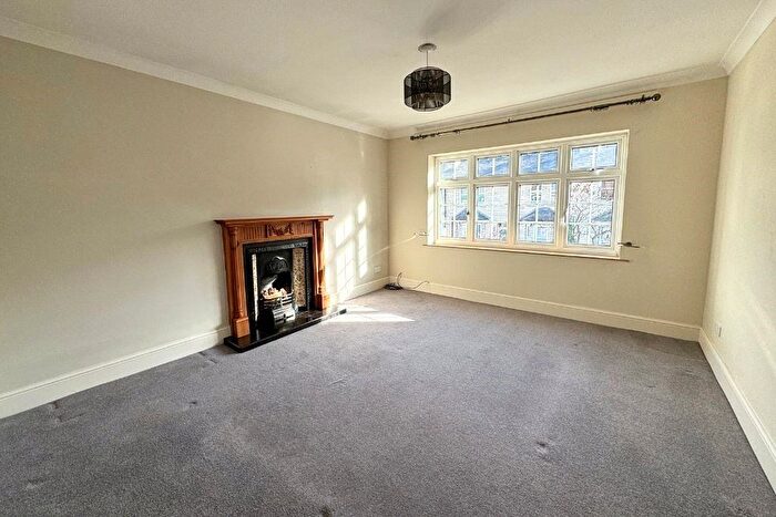2 Bedroom Flat To Rent In Bootham Crescent, York, North Yorkshire, YO30