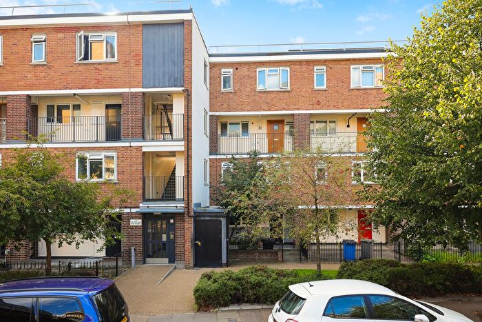 3 Bedroom Flat To Rent In Eric Street, London, E3