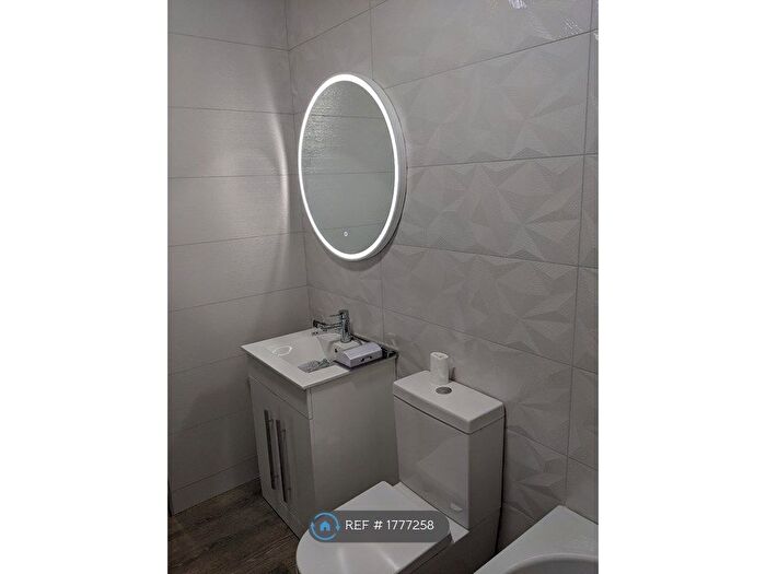 2 Bedroom Flat To Rent In Annerley Road, Bournemouth, BH1