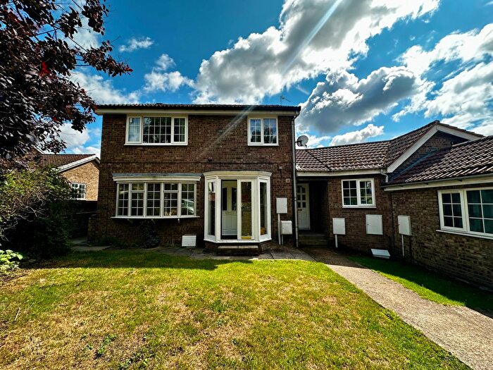 1 Bedroom Flat To Rent In Cedar Walk, Campsall, Doncaster, DN6