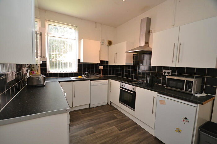 5 Bedroom Terraced House To Rent In Lenton Boulevard, Lenton, NG7
