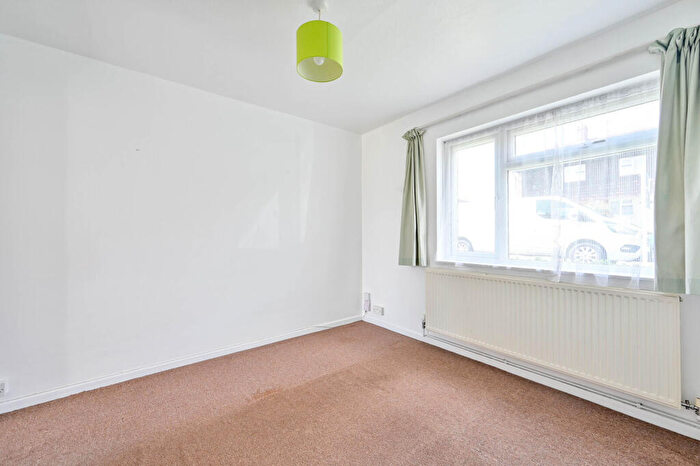 3 Bedroom Semi Detached House For Sale In Homestall, Guildford, GU2