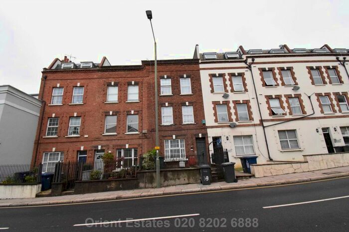 Studio To Rent In Station Road, London, NW4