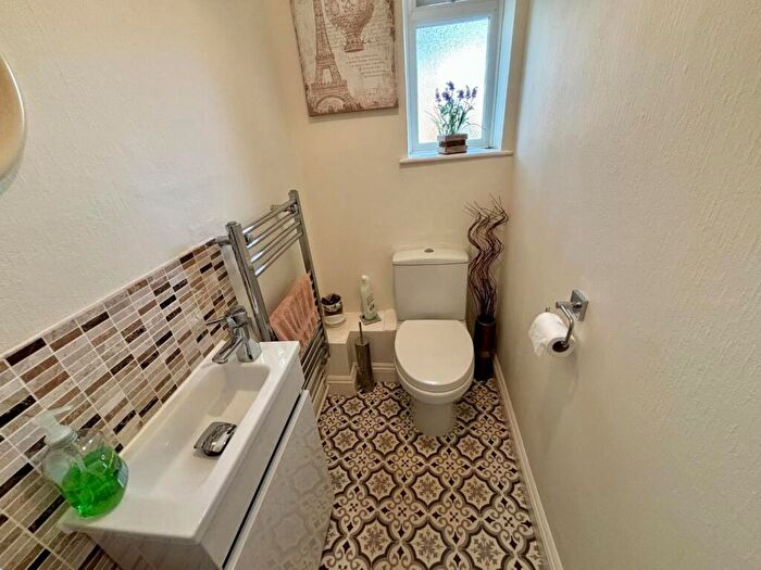 4 Bedroom Detached House For Sale In Greenfield Avenue, Spinney Hill, Northampton, NN3