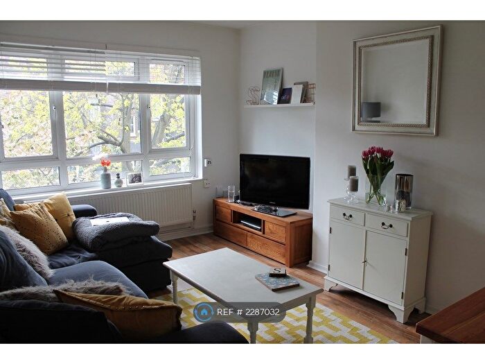 1 Bedroom Flat To Rent In Courtney Court, London, N7