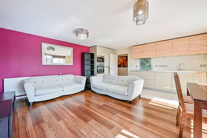 3 Bedroom Flat For Sale In Palmerston Road, Acton, London, W3