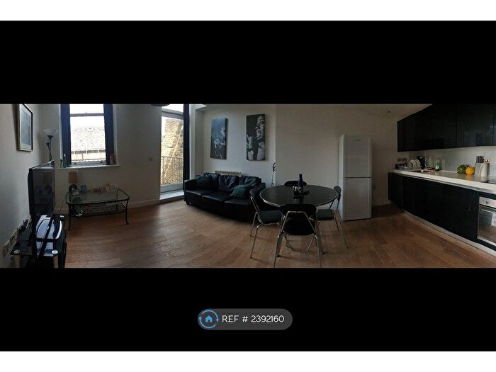 2 Bedroom Flat To Rent In Gallon House, Bradford, BD1