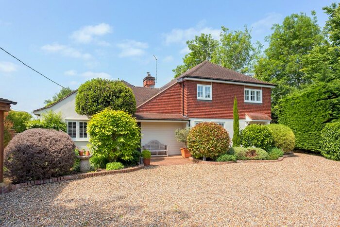 4 Bedroom Detached House To Rent In Fern Lane, Marlow, SL7