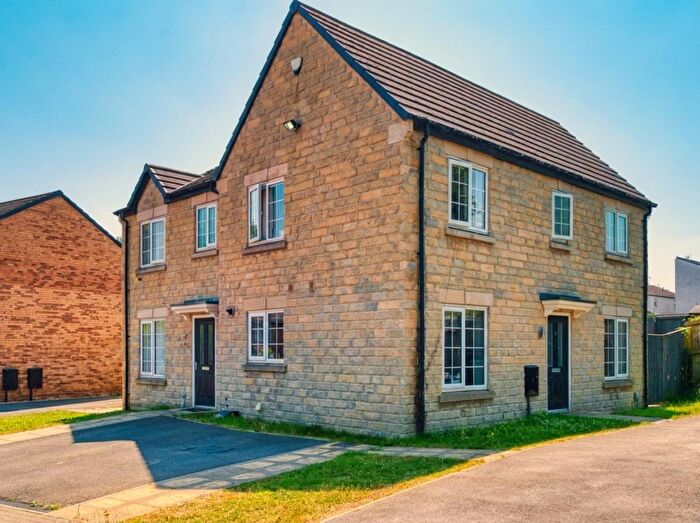 3 Bedroom Semi-Detached House For Sale In Beech Way, Whinmoor, Leeds, LS14