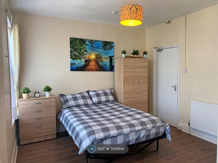 Studio To Rent In Wimborne Road, London, N17