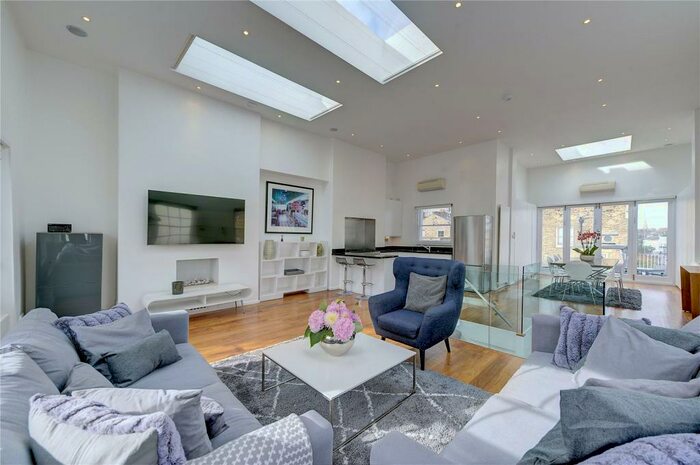 3 Bedroom Maisonette To Rent In Kings Road, Chelsea, London, SW10