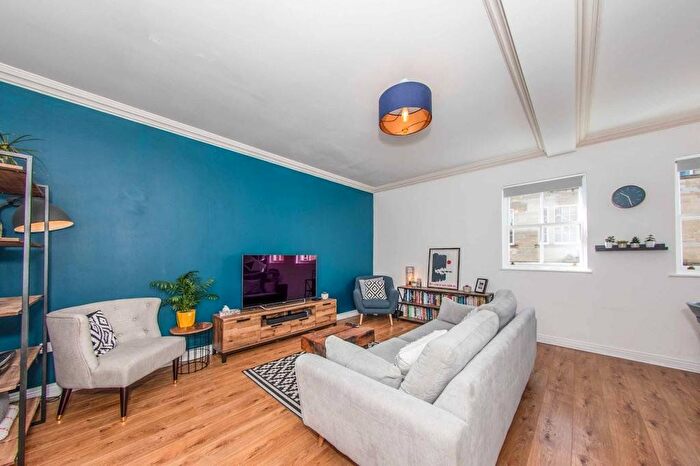 2 Bedroom Flat To Rent In Hanover Square, Leeds, West Yorkshire, LS3