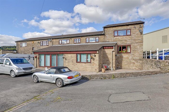 4 Bedroom Semi-detached House To Rent In Holme Lane, Rawtenstall, Rossendale, BB4